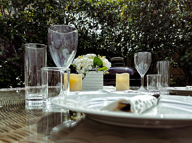 Unbreakable polycarbonate glassware for alfresco dining